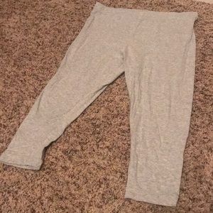 Gray cropped leggings